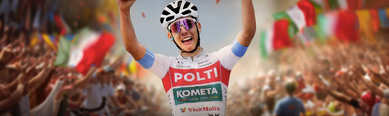 L'immagine mostra un ciclista del Team Polti Kometa - giro d'Italia 2024